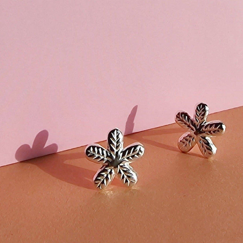 Pendientes de Plata de Ley con Pétalos de Flores