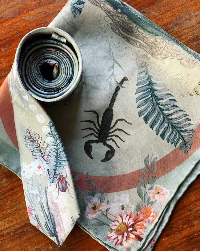 Luxe zijden pochet en stropdas cadeauset voor heren in saliegroen, 'Mirage'-ontwerp geïnspireerd op de woestijn van Arizona