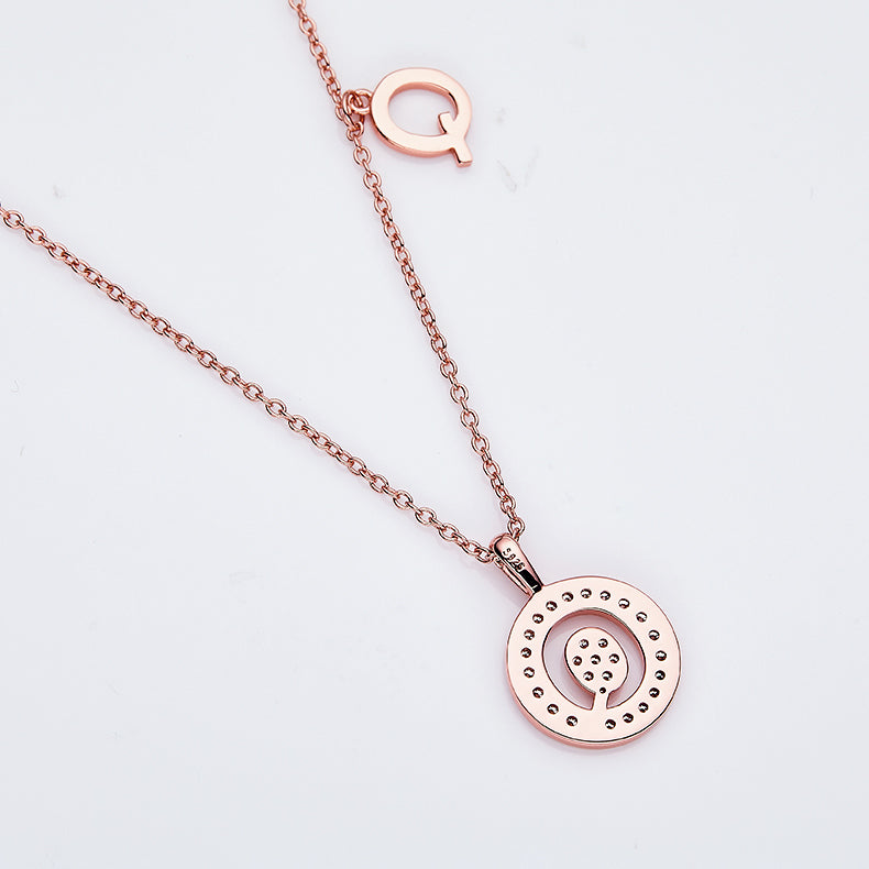 Einer der 26 Buchstaben, Q, besetzt mit hochwertigem Moissanit, luxuriöser und modischer Leichtluxus-Trendschmuck, Silberkette, Anhänger S925 Silber, galvanisiertes Roségold