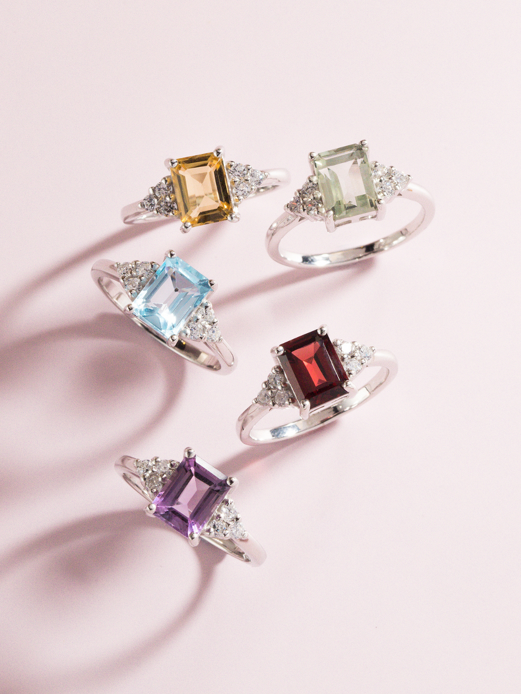 Anillo de citrino con corte esmeralda en plata de ley