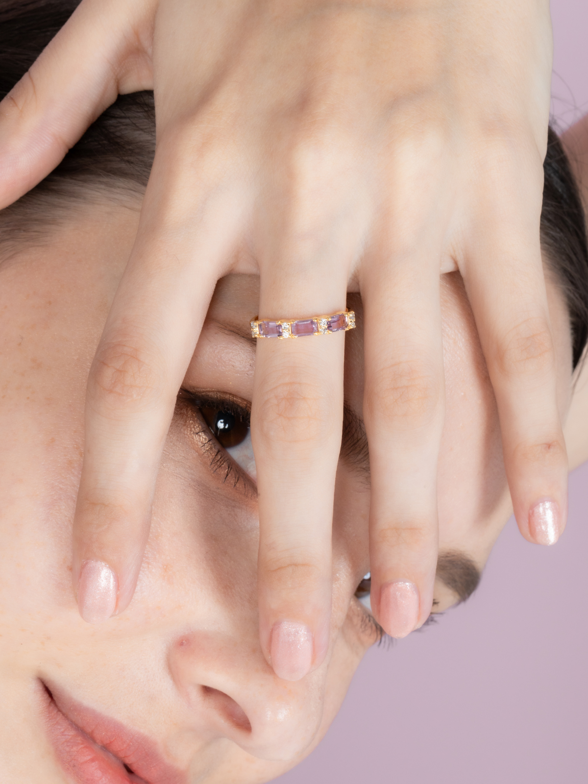 Anillo Eternity Lavanda Amatista Esmeralda en Vermeil de Oro de 18k