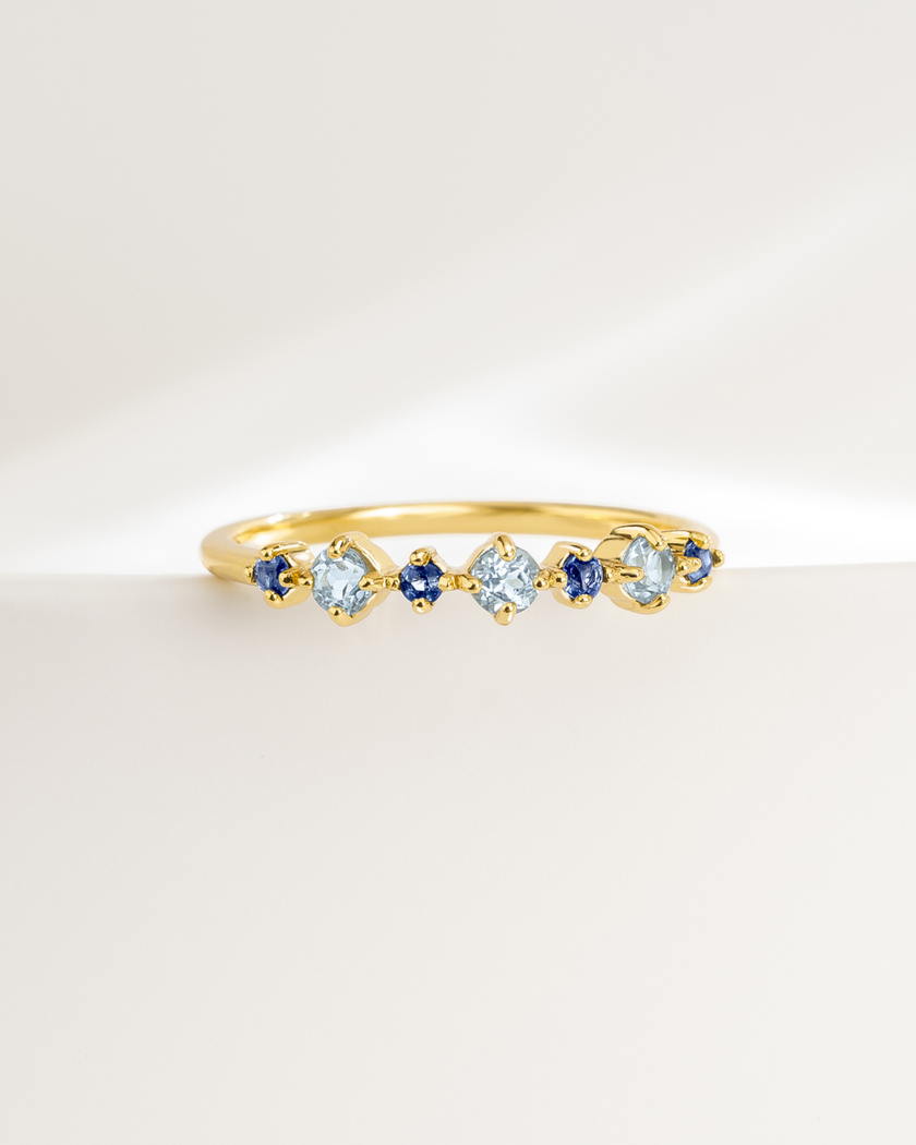 Staplebarer Halb-Eternity-Ring mit blauem Saphir und blauem Topas in 18 Karat vergoldetem Silber