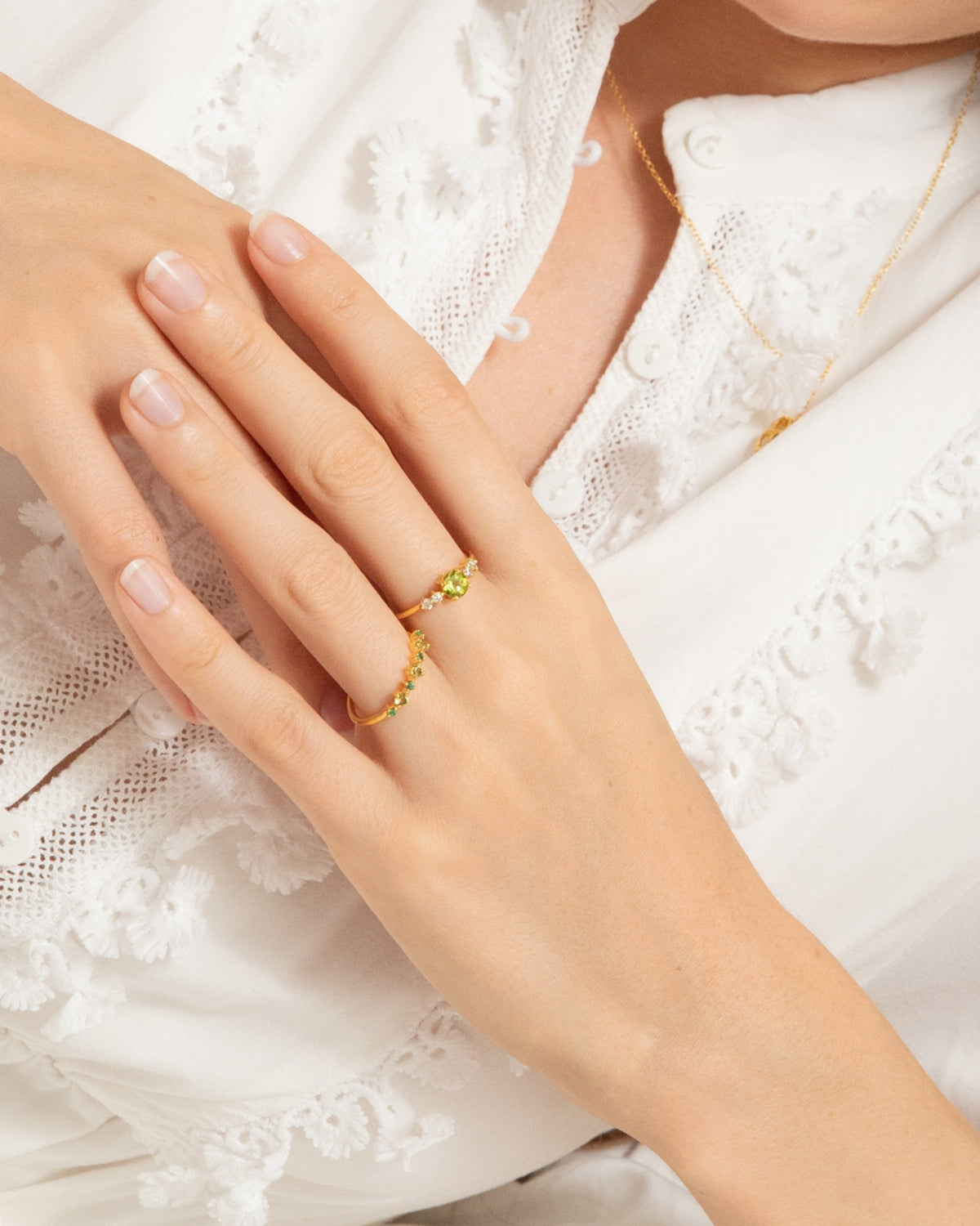 Peridot-Fünfsteinring in 18 Karat Gold Vermeil