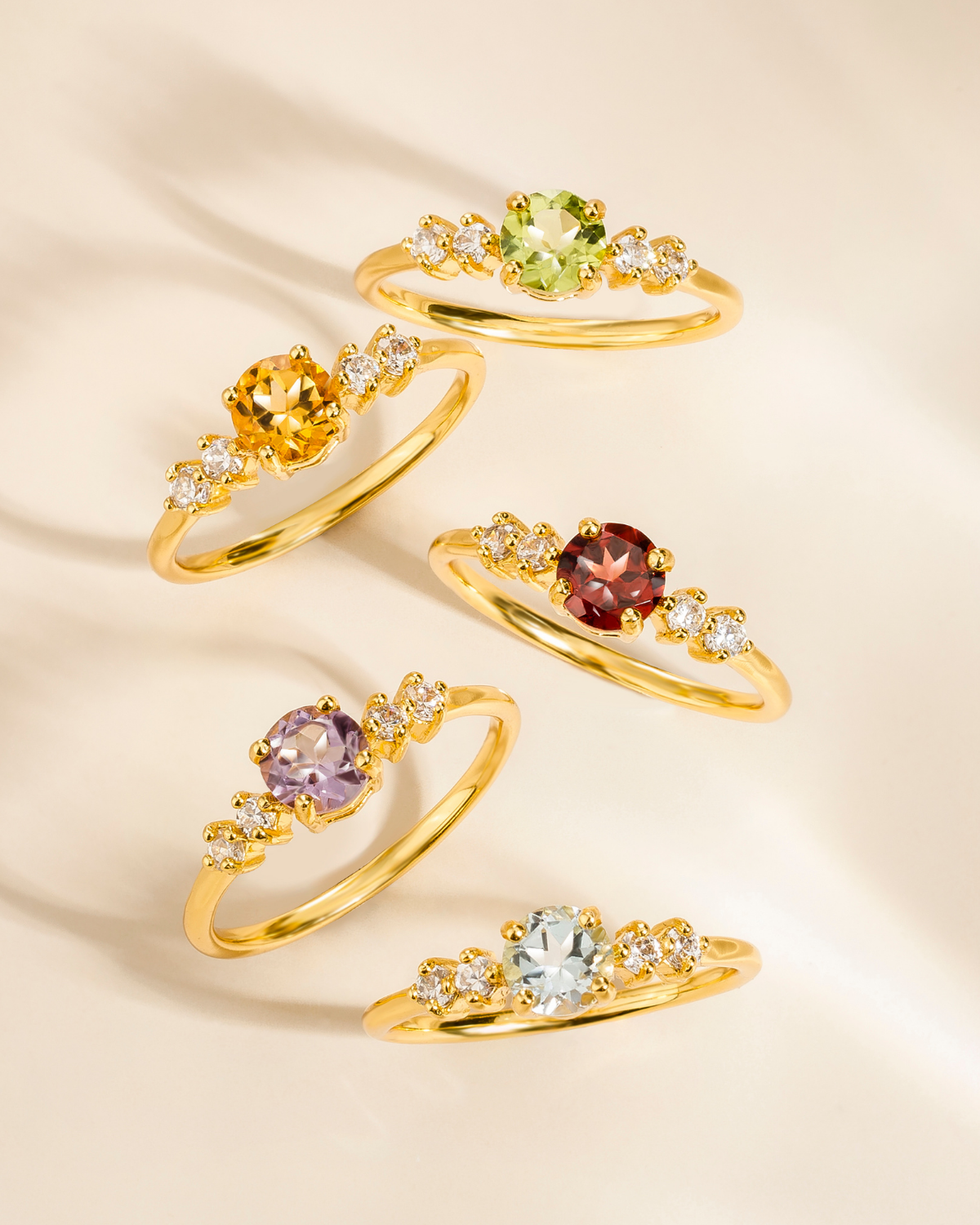 Peridot-Fünfsteinring in 18 Karat Gold Vermeil