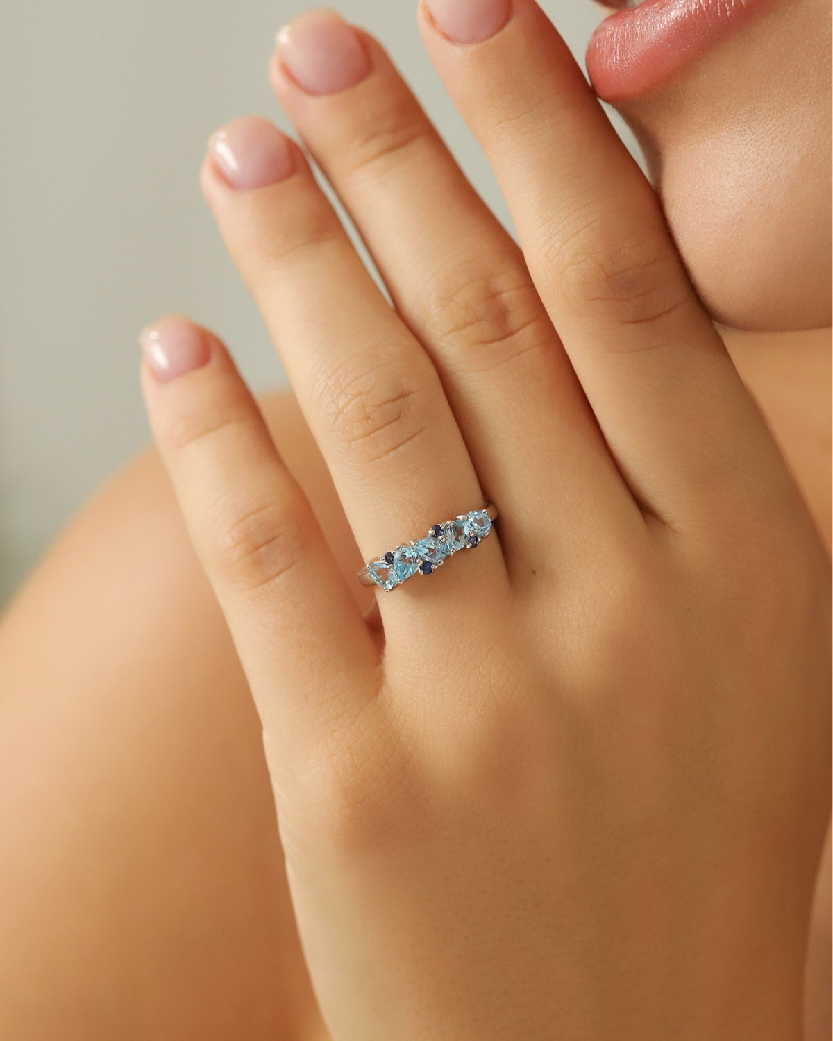 Blauer Saphir & Blauer Topas Tropfenschliff Halb-Eternity-Ring aus Sterlingsilber