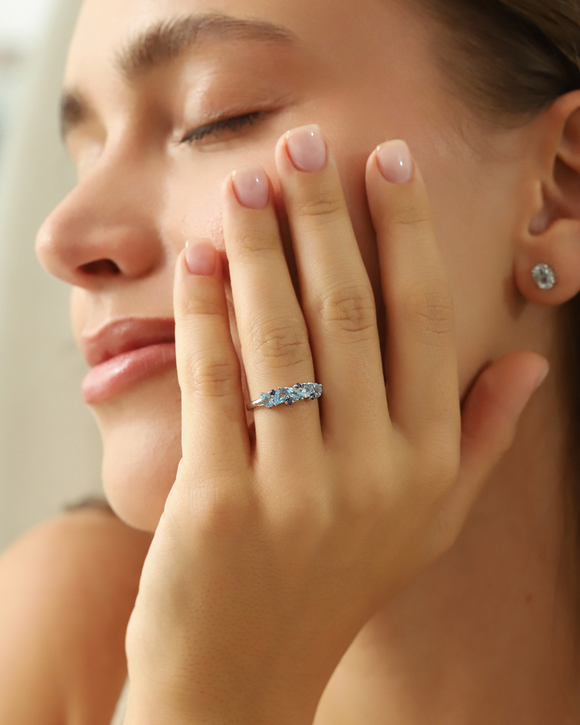 Blauer Saphir & Blauer Topas Tropfenschliff Halb-Eternity-Ring aus Sterlingsilber