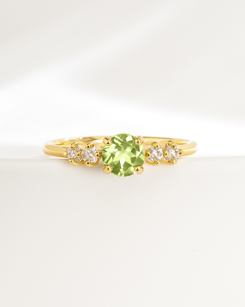 Peridot-Fünfsteinring in 18 Karat Gold Vermeil
