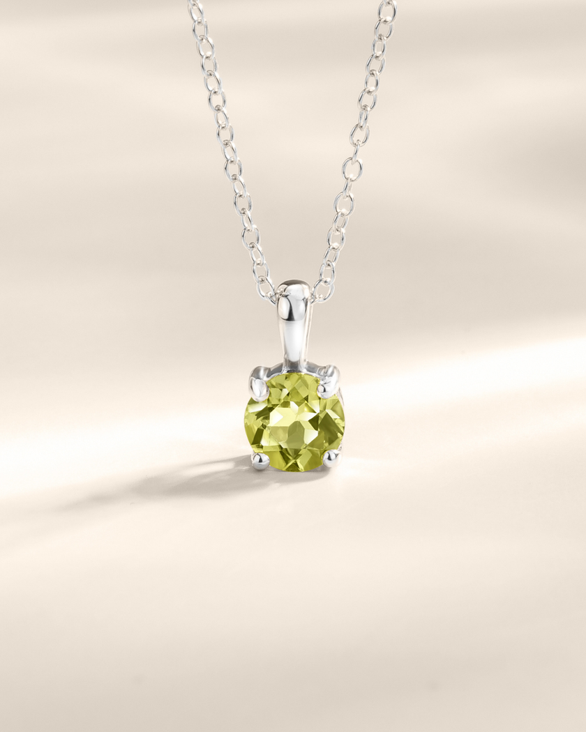 Peridot-Solitär-Halskette aus Sterlingsilber