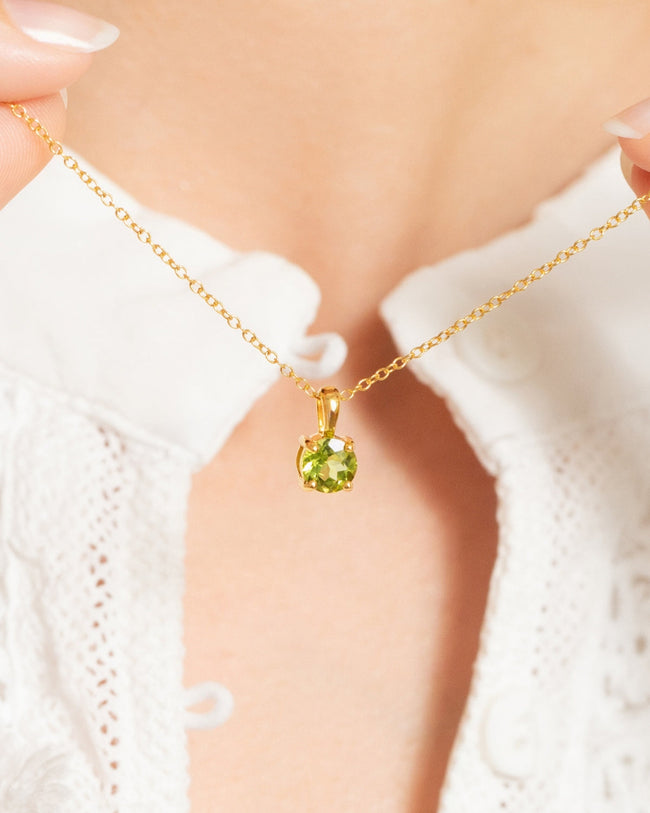 Collar con colgante solitario de peridoto en vermeil de oro de 18k