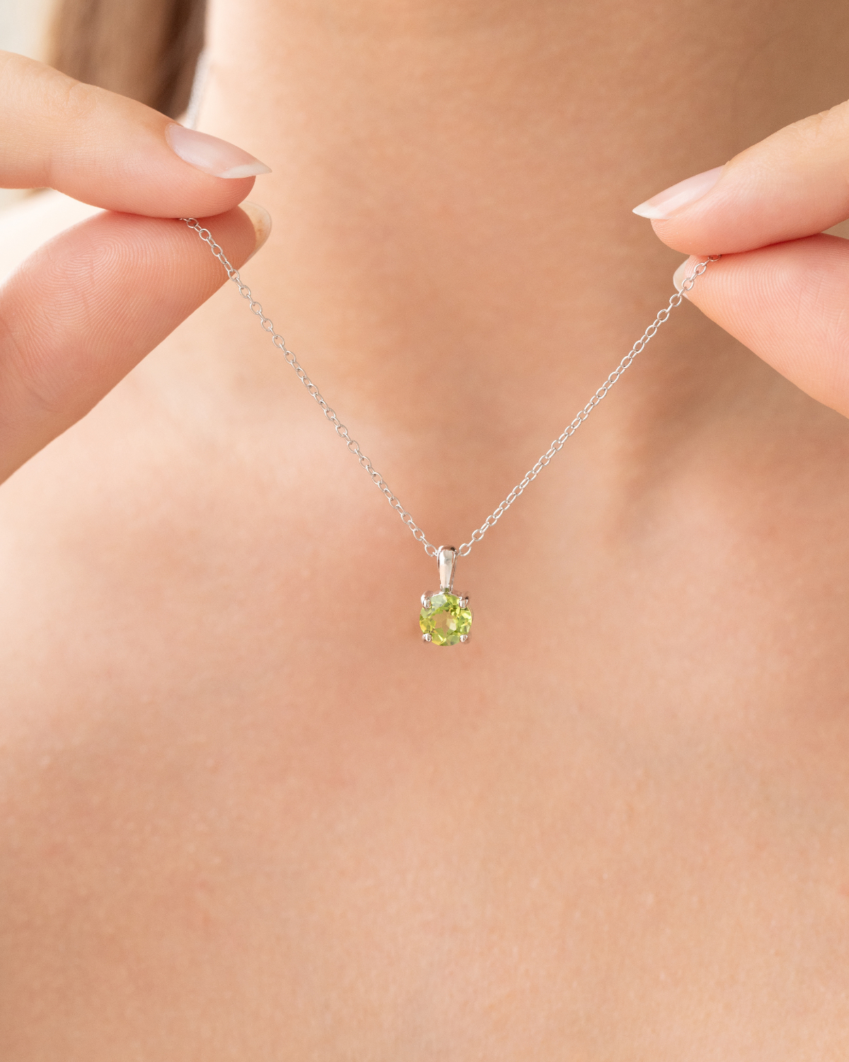 Peridot-Solitär-Halskette aus Sterlingsilber