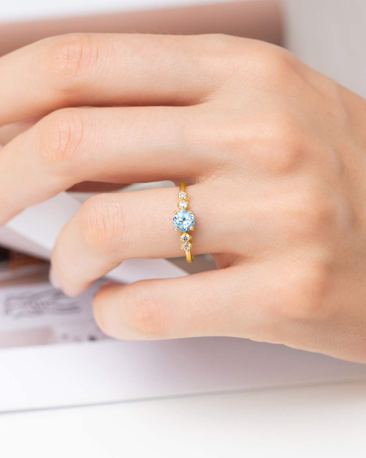 Himmelblauer Topas Fünf-Stein-Ring in 18 Karat Gold Vermeil