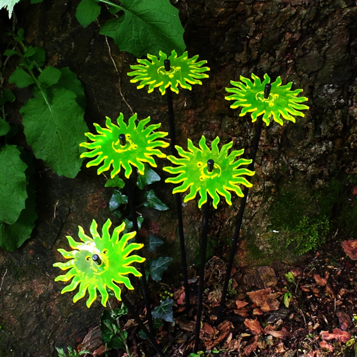 Garden Décor Ornaments Set of 5 'Smiling Suns'