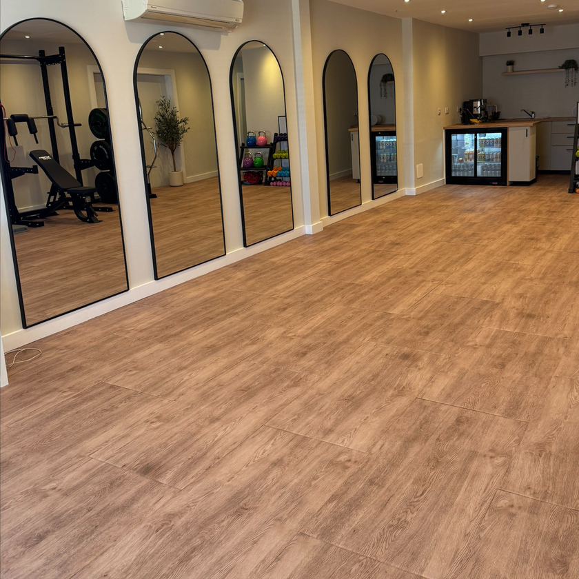Colchonetas de suelo para gimnasio efecto madera Konnecta de 20 mm