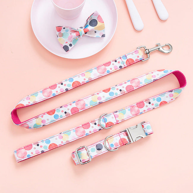 Traje de personalidad con estampado de collar para perro con letras personalizadas