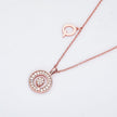 Einer der 26 Buchstaben, Q, besetzt mit hochwertigem Moissanit, luxuriöser und modischer Leichtluxus-Trendschmuck, Silberkette, Anhänger S925 Silber, galvanisiertes Roségold