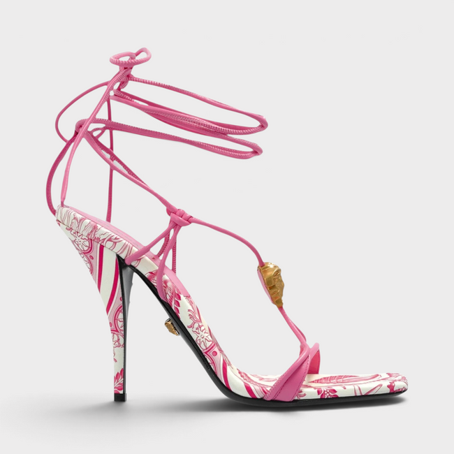 Sandalias de tacón Medusa Barocco de punta cuadrada, en blanco y rosa