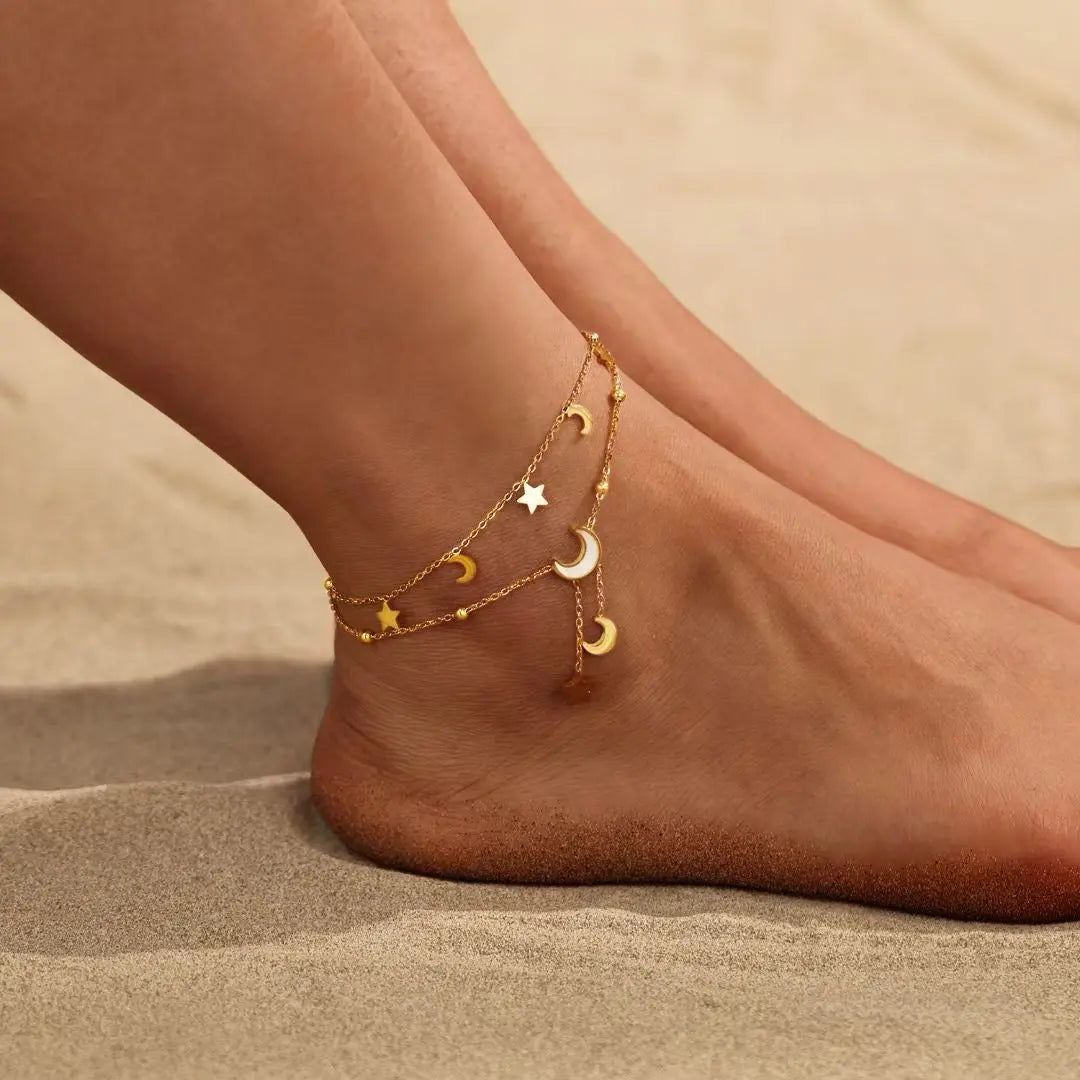Tobillera Cassia Luxe de oro de 18k de doble capa celestial con luna y estrella