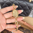 Reloj de pulsera de cuarzo con correa de acero dorada ovalada calada para mujer