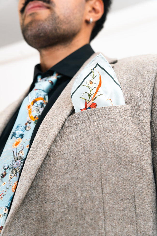 Lichtblauwe luxe zijden pochet en stropdas in geschenkdoos, 'Evolution'-design formele kleding voor bruiloften of als cadeau voor bruidsjonkers