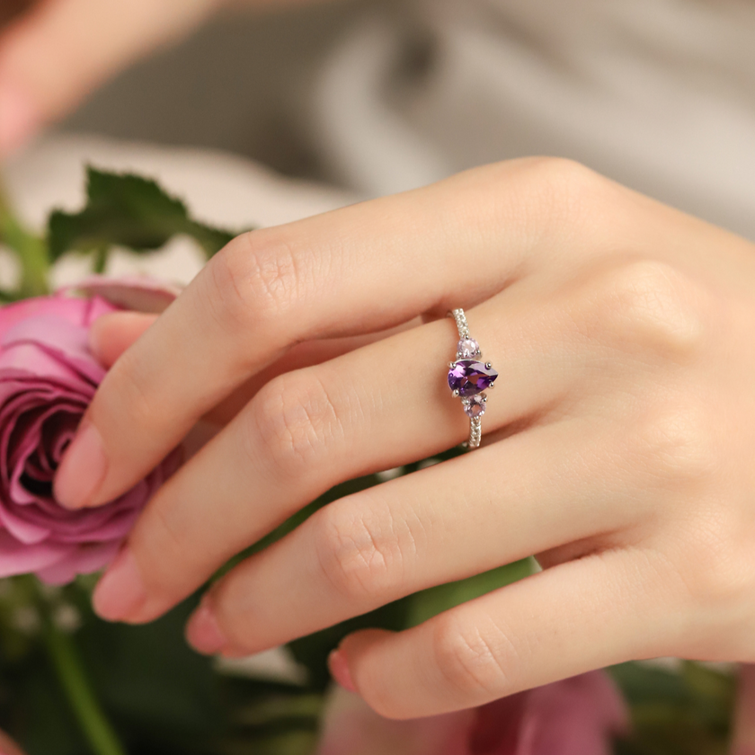 Amethyst- und Lavendelamethystring aus Sterlingsilber