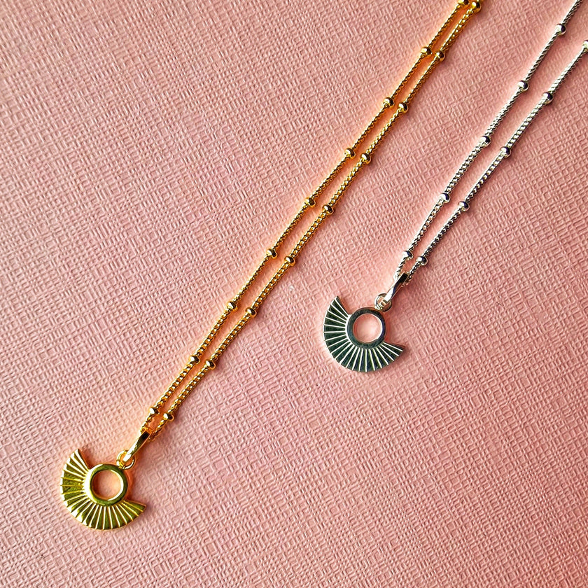 Art-déco-Fächer-Halskette mit goldener Satellitenkette