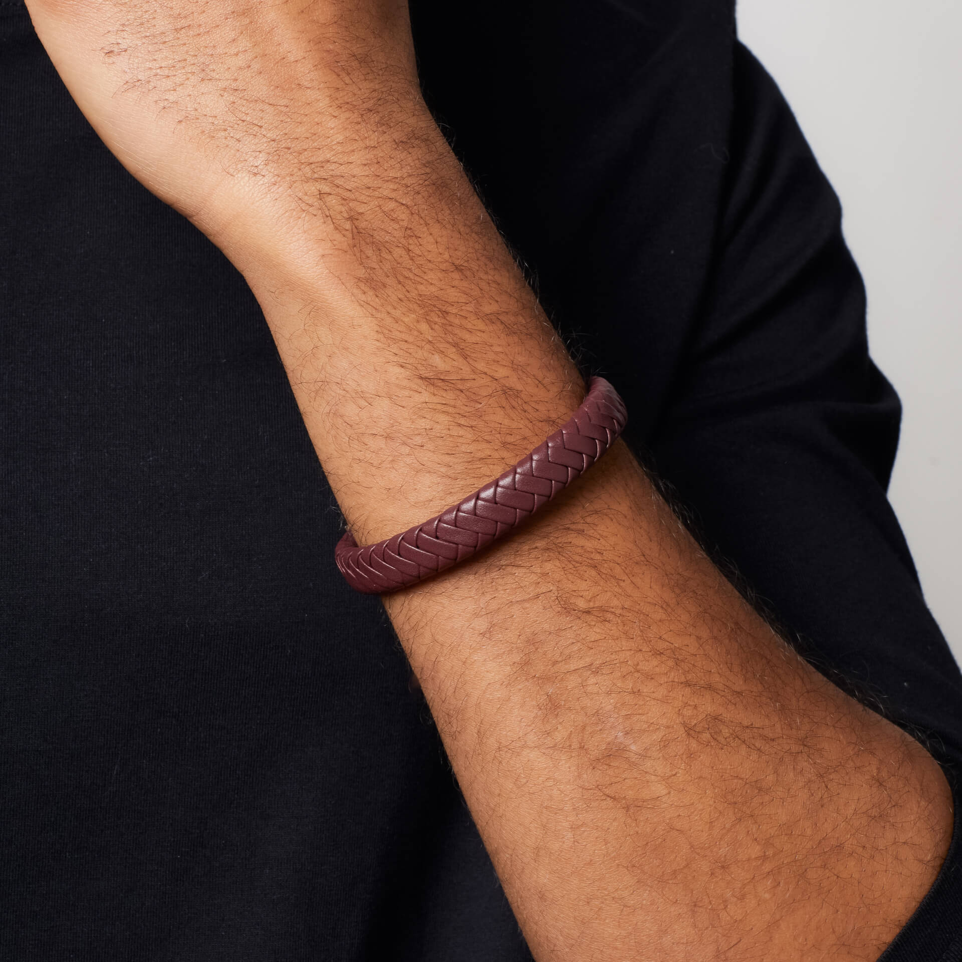 Fred Bennett burgunderfarbenes Lederarmband mit Statement-Verschluss