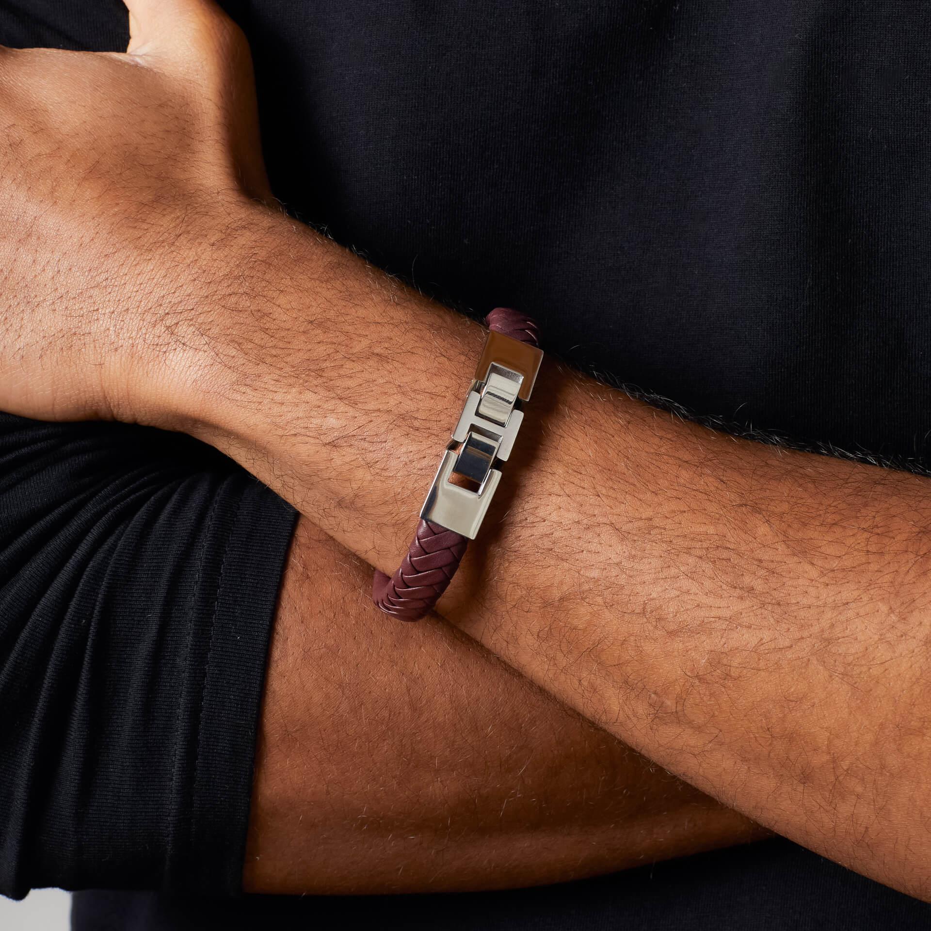Fred Bennett burgunderfarbenes Lederarmband mit Statement-Verschluss