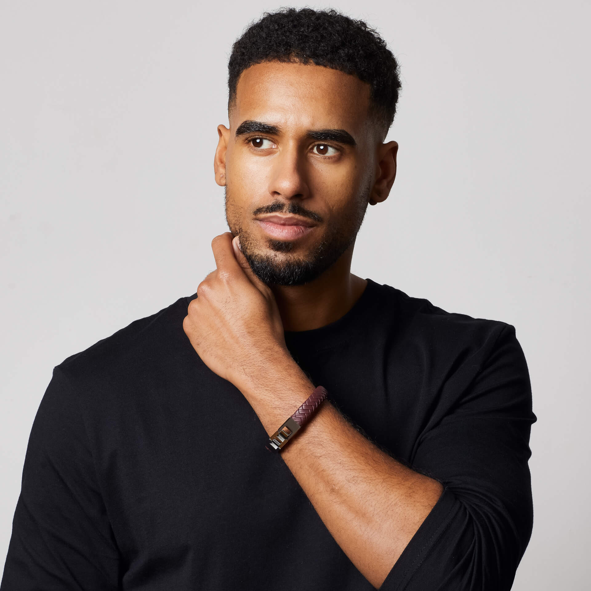 Fred Bennett burgunderfarbenes Lederarmband mit Statement-Verschluss