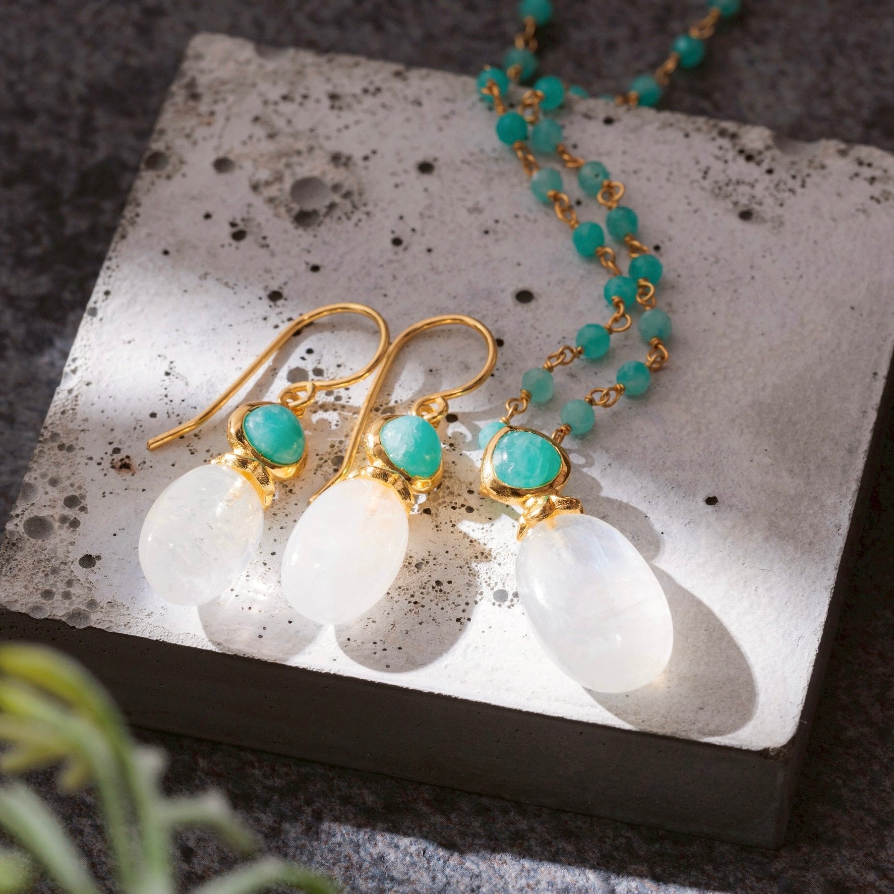 Collar de cadena con cuentas de doble gema Perséfone, piedra lunar y amazonita