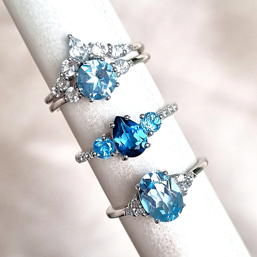 Anillo de topacio azul Londres y azul suizo en vermeil de oro de 18k