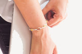 Elegantes mehrfarbiges Steinarmband