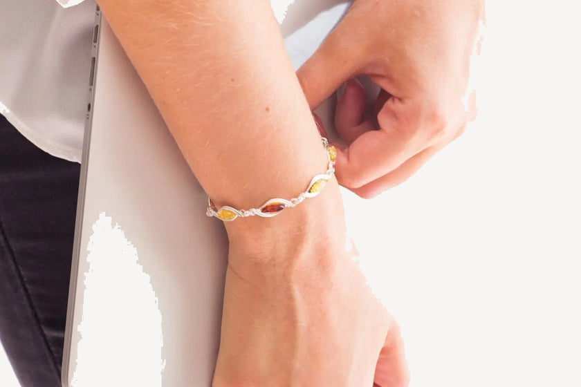 Elegantes mehrfarbiges Steinarmband
