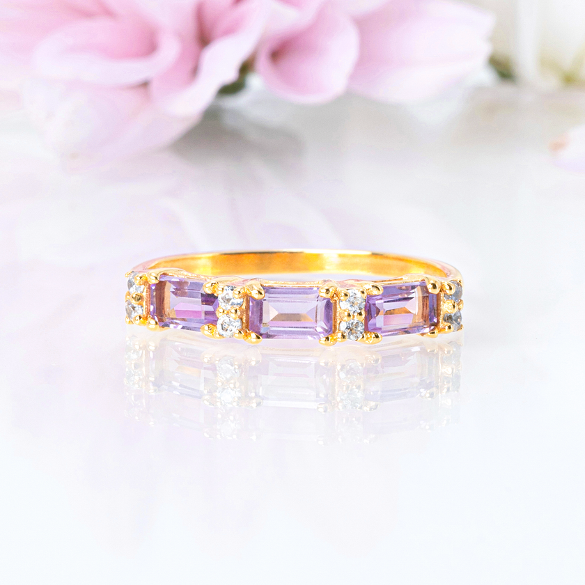 Anillo Eternity Lavanda Amatista Esmeralda en Vermeil de Oro de 18k