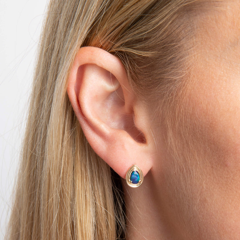 Elements Gold Opal Doublet Ohrstecker in Tropfenform