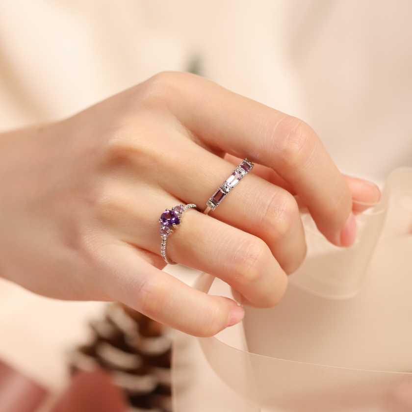 Amethyst- und Lavendelamethystring aus Sterlingsilber