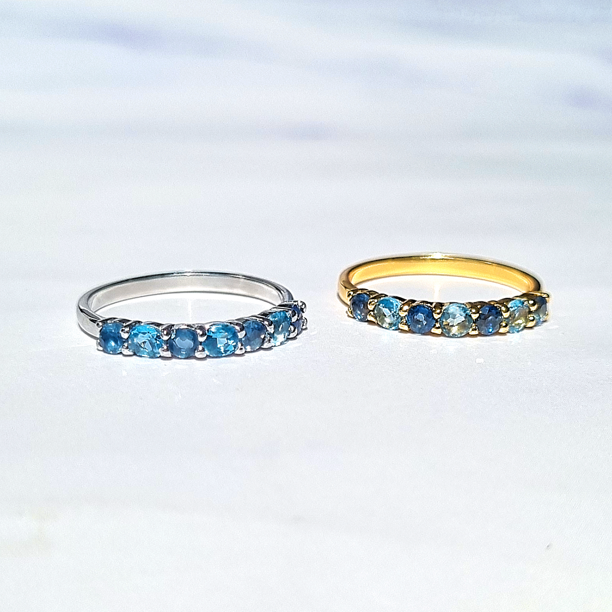 Blauer Saphir & Blauer Topas Halb-Eternity-Band aus Sterlingsilber
