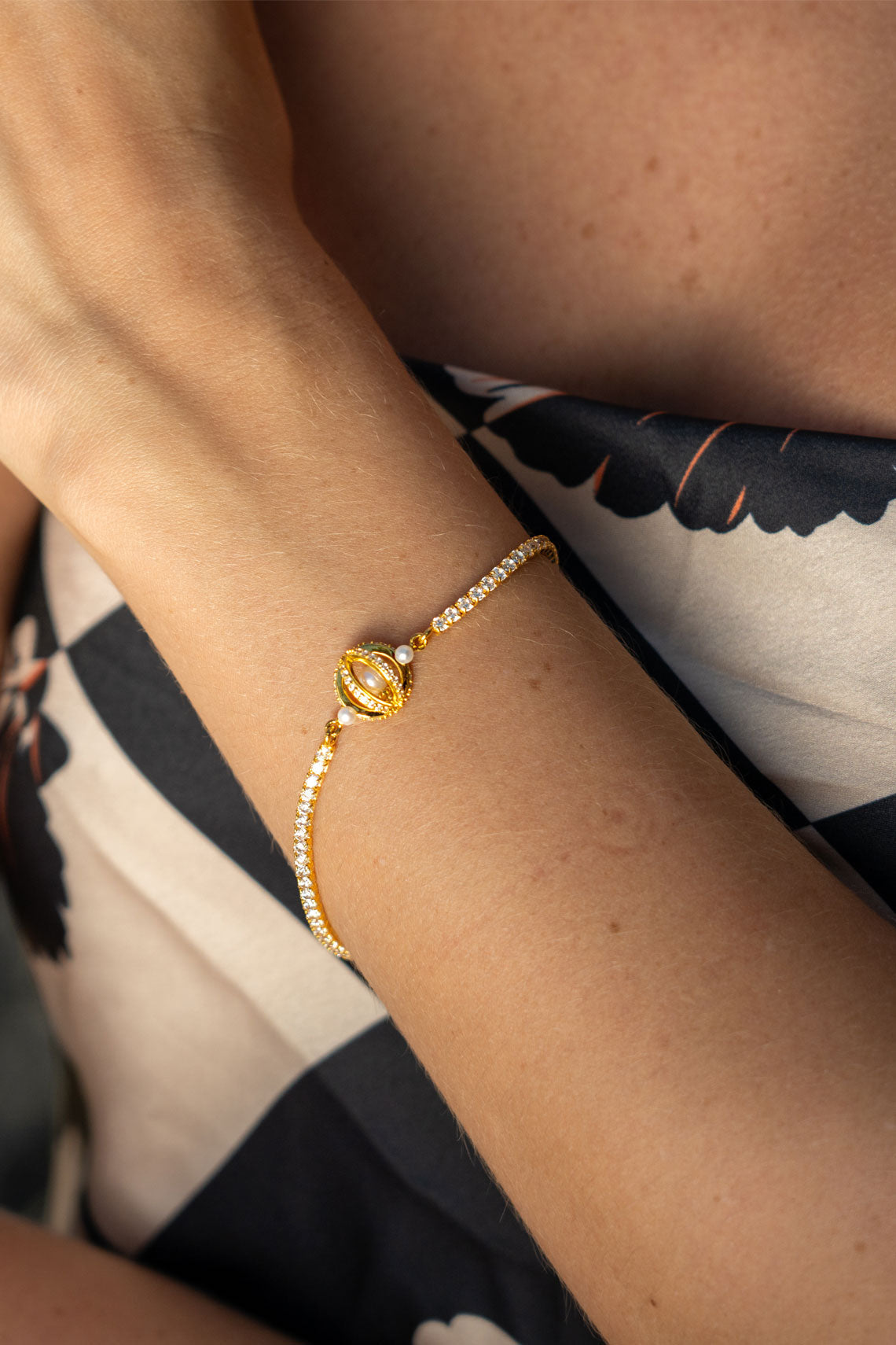 MAJESTY FRESHWATER PEARL BRACELET GOLD