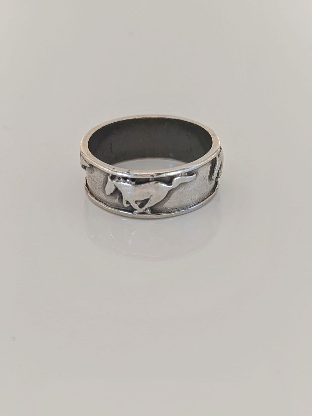 925 Silver Galloping Horses Band – Equestrian-Inspired Ring for Him or Her