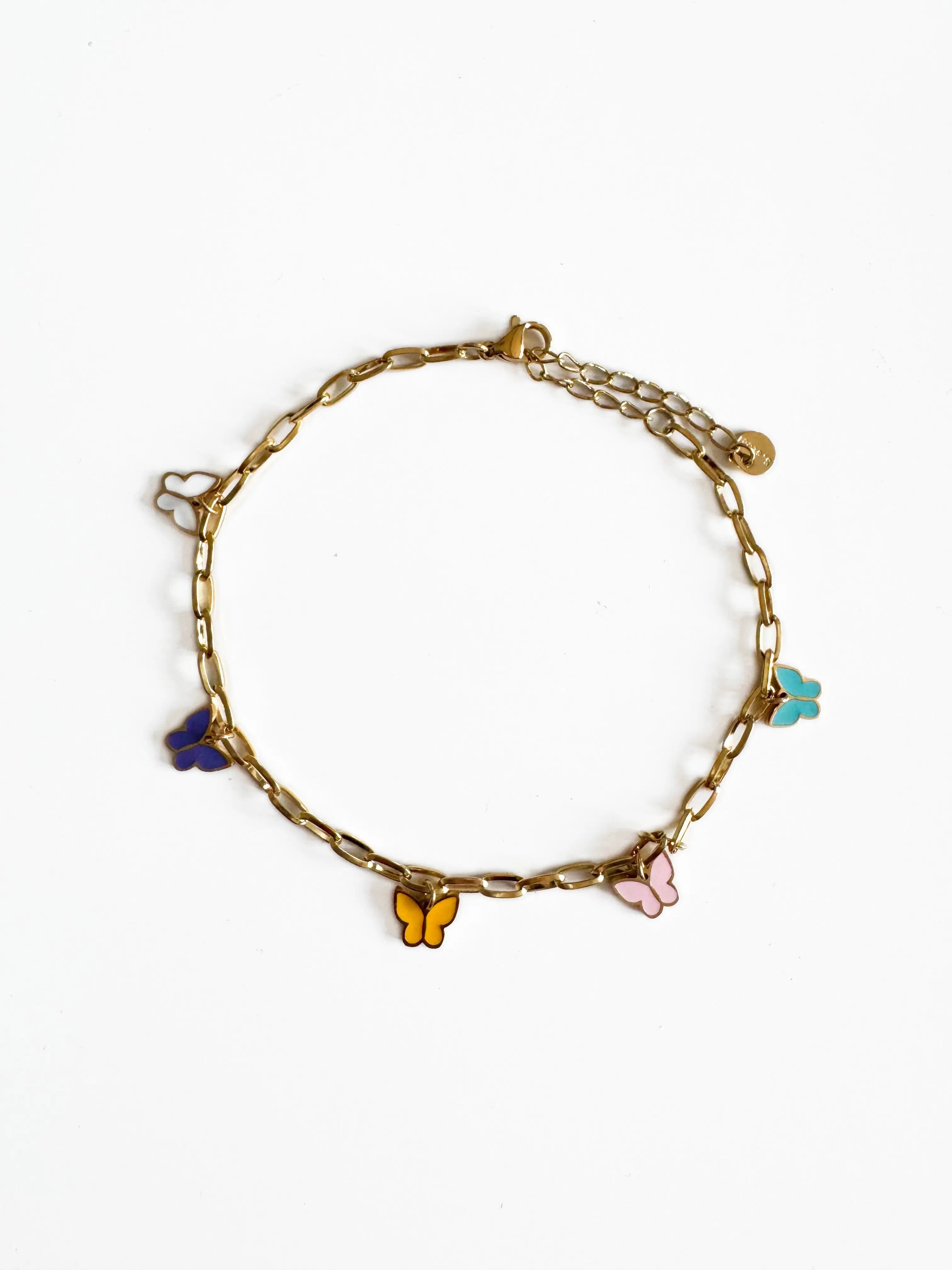 Tobillera con dije de mariposa Yareli Luxe, chapada en oro de 18 quilates