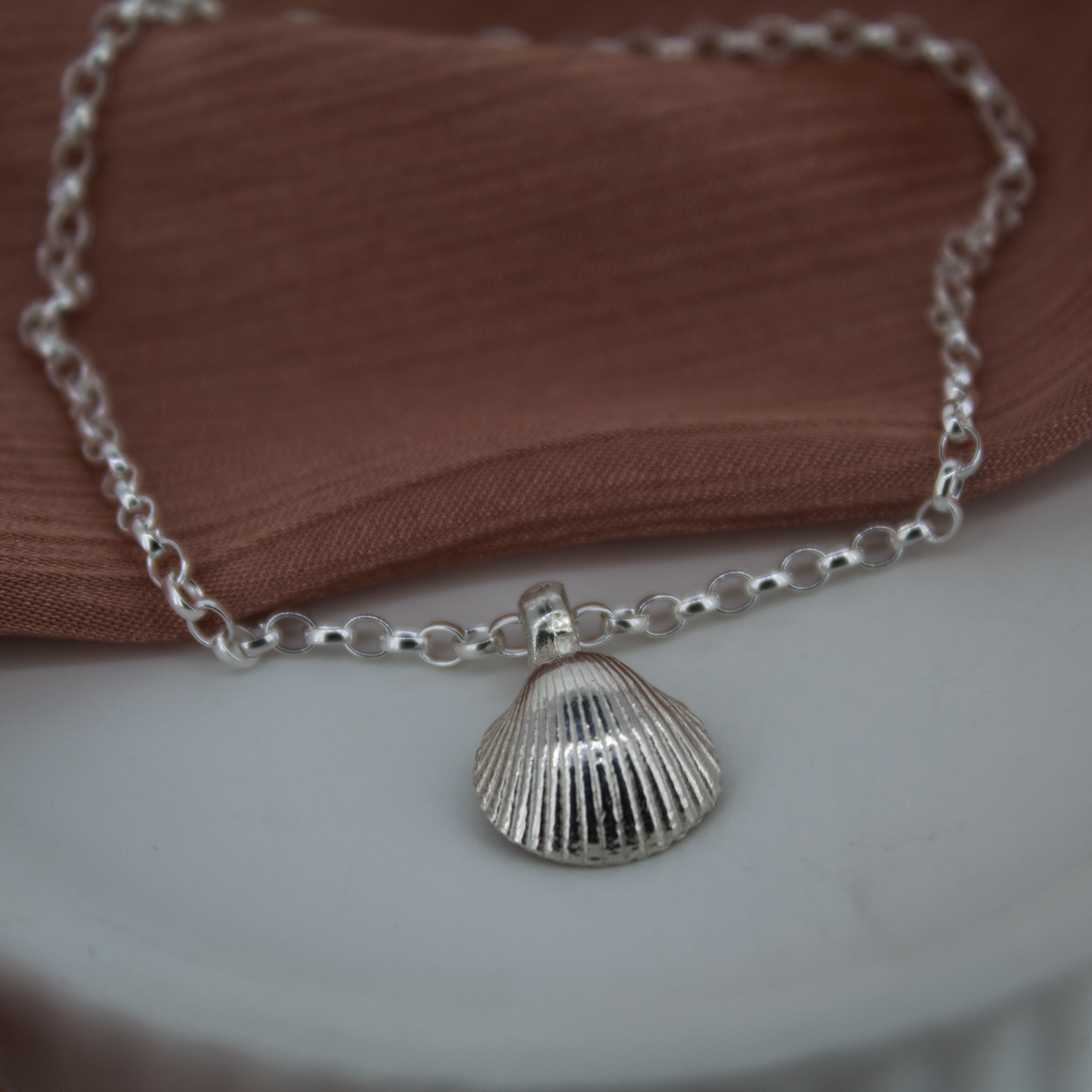 Shell Chain Bracelet