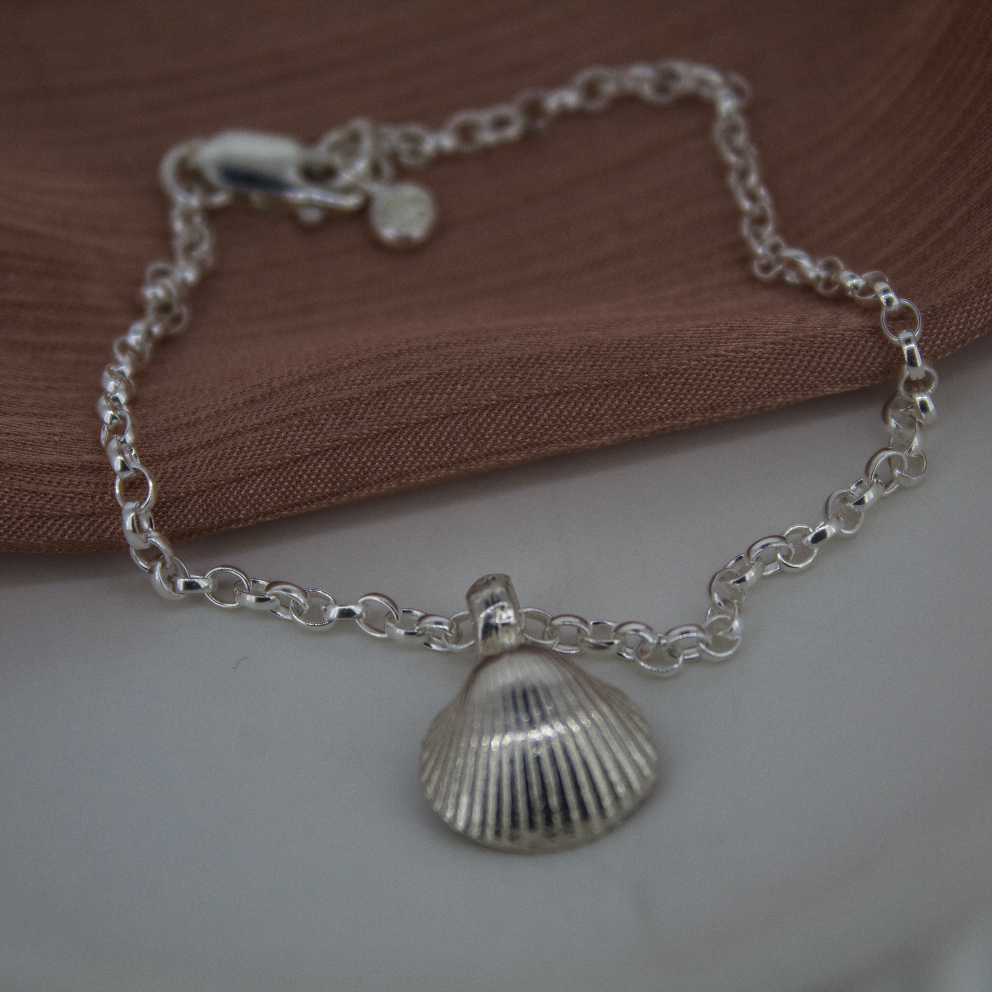 Shell Chain Bracelet