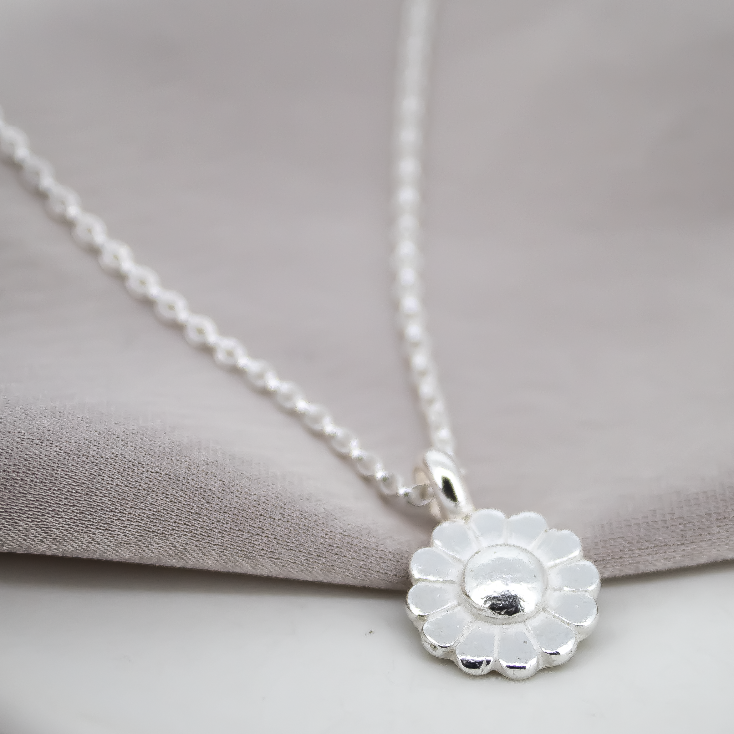 Daisy Necklace