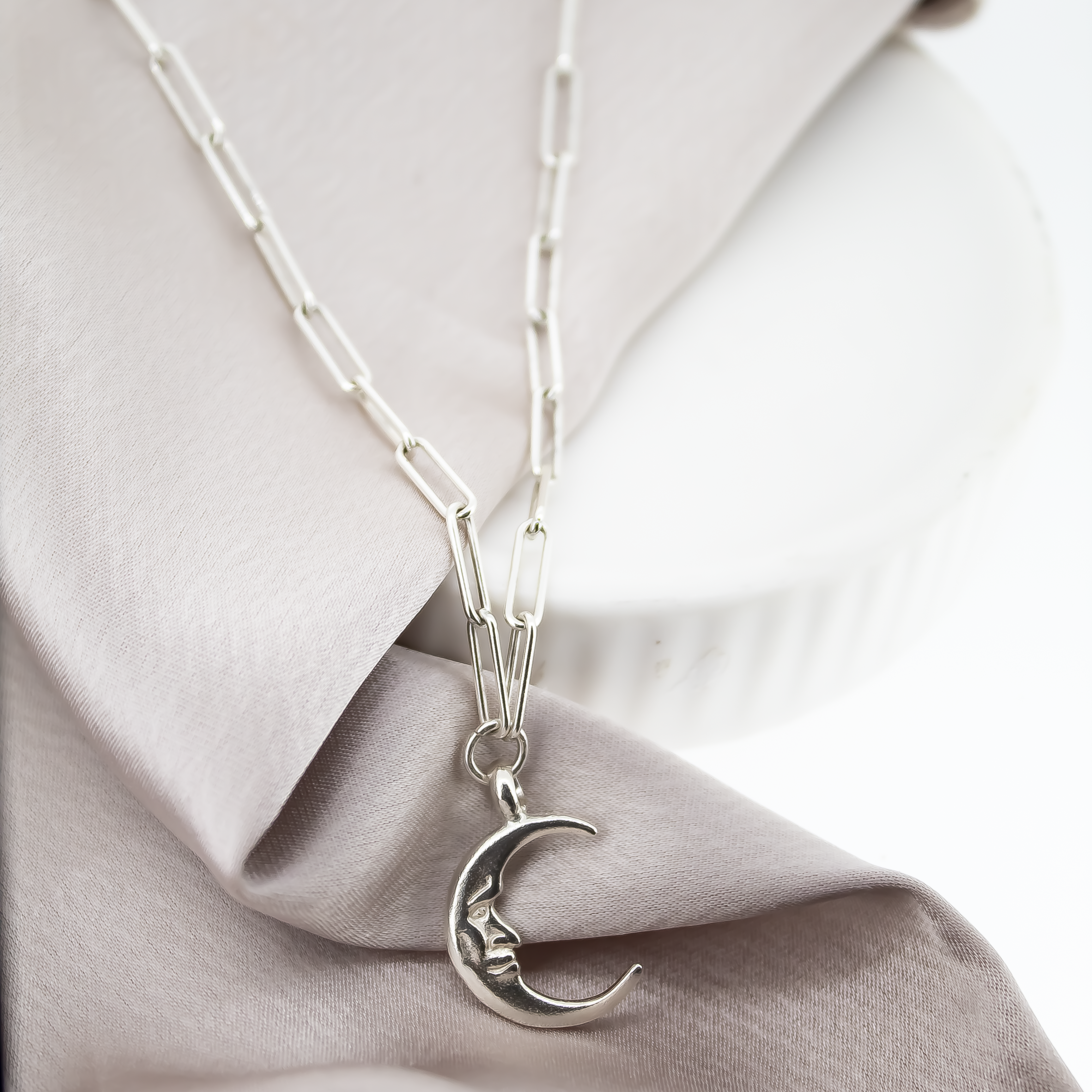 Sleeper Moon Trace Chain Necklace