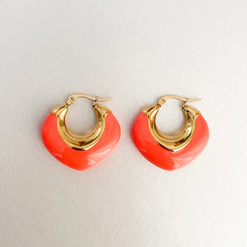 Aretes de aro de coral bañados en oro de 18k Lola Luxe