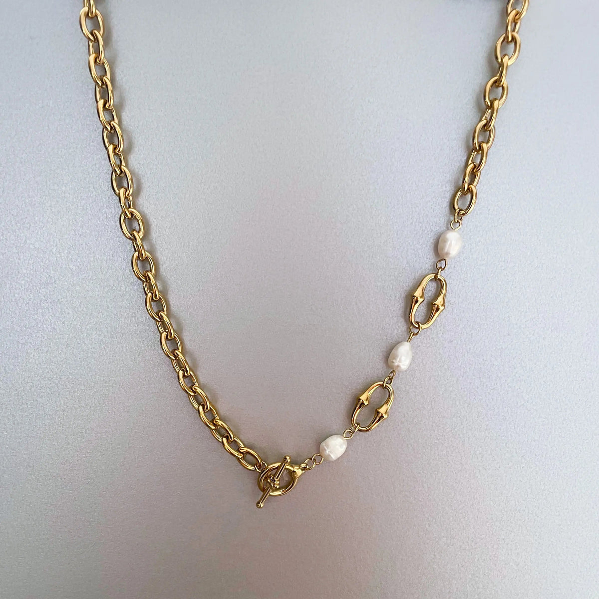 Esme Luxe 18 Karat vergoldete T-Steg-Halskette