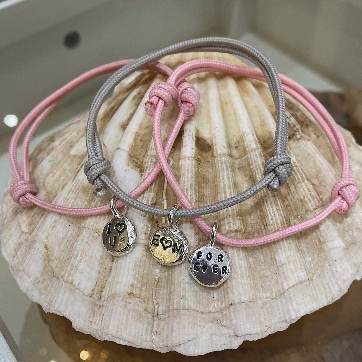 Pulseras Love Rope