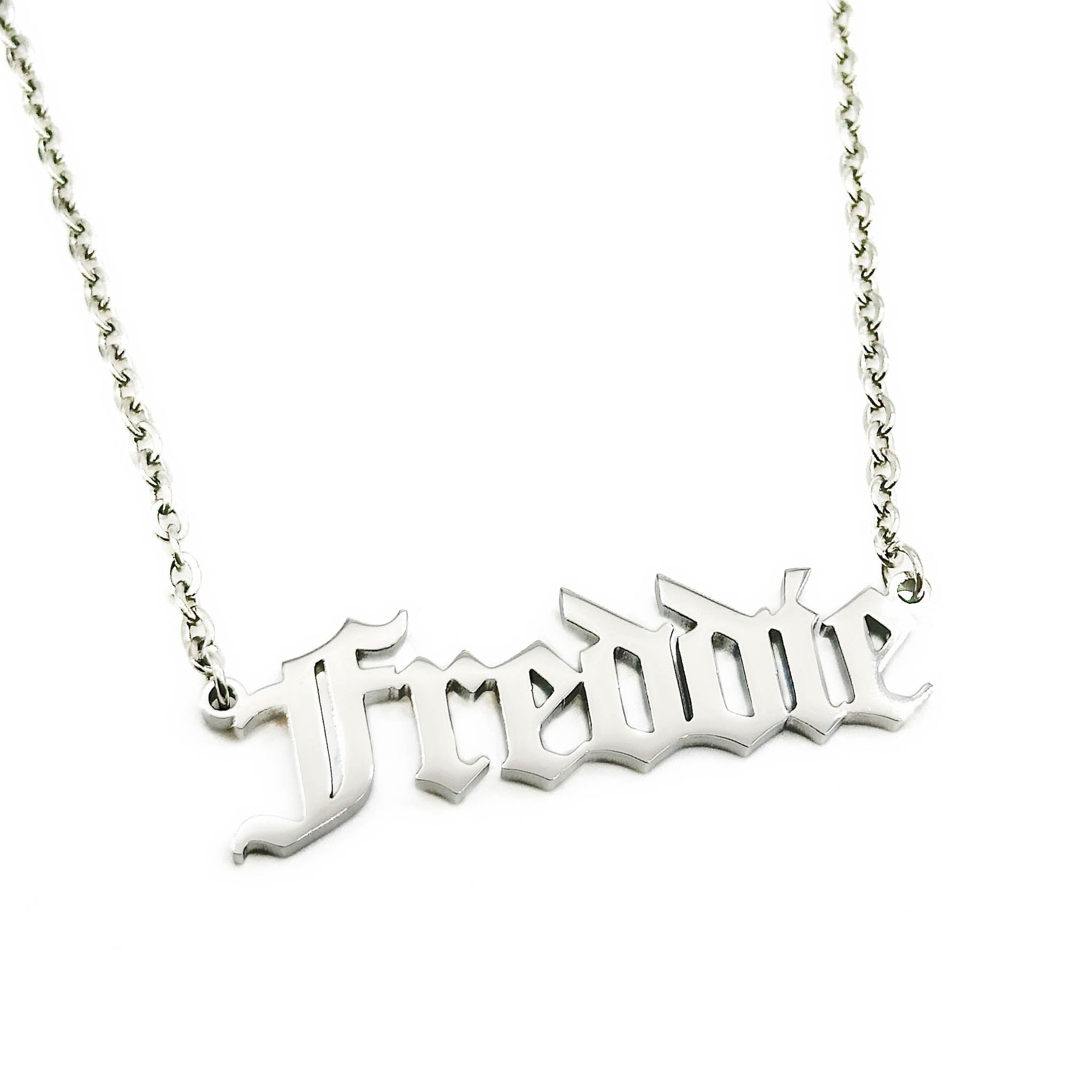 Collar con nombre personalizado en inglés antiguo