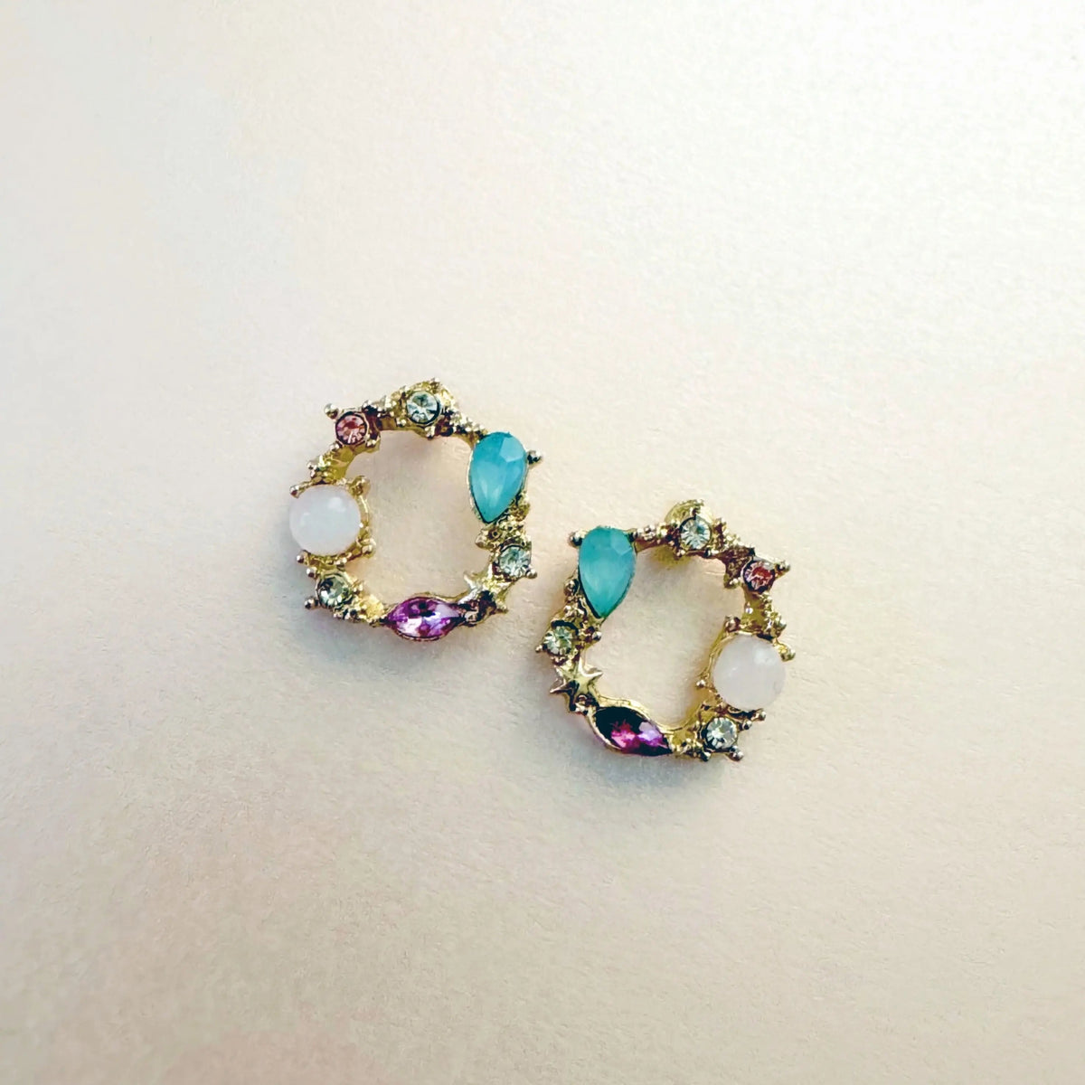 Saffy Pink geschmückte Kranz-Ohrstecker