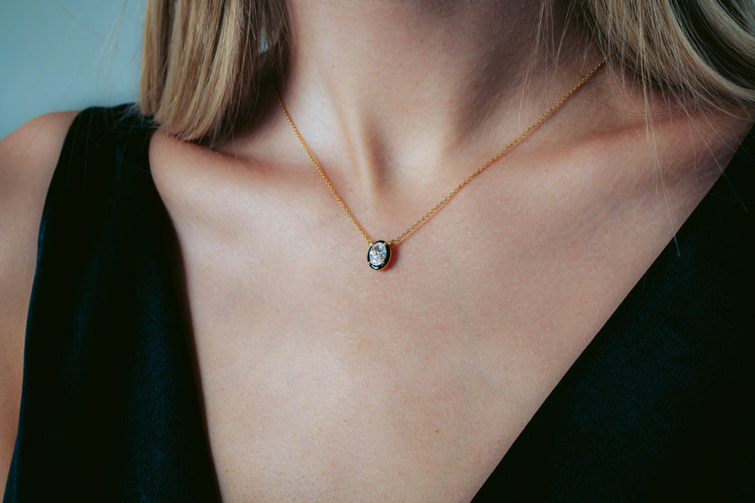 REFLECTION OVAL PENDANT GOLD & BLACK ENAMEL