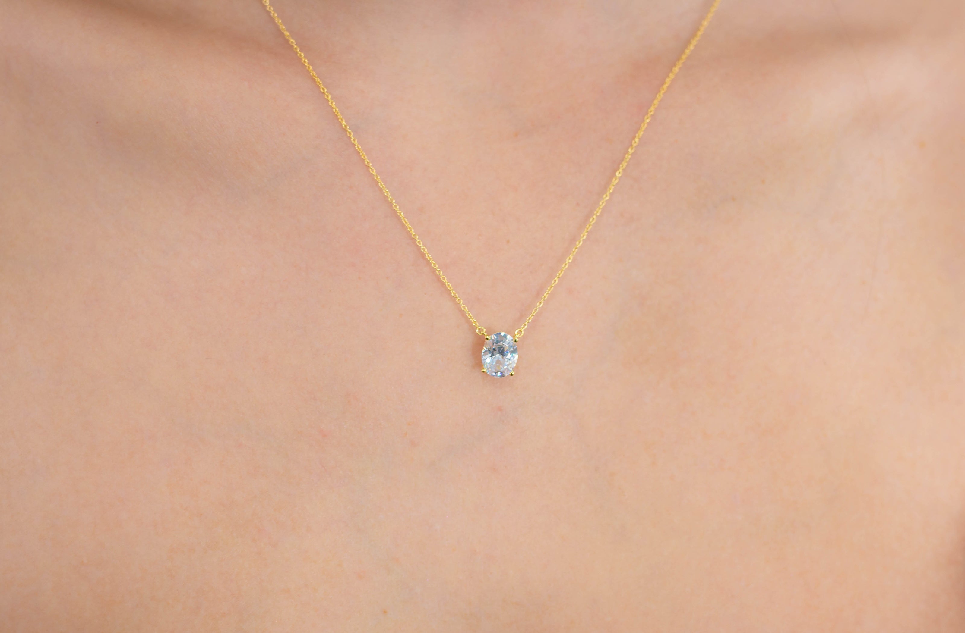 A CHRISTMAS JOURNEY ELLIPSE PENDANT GOLD